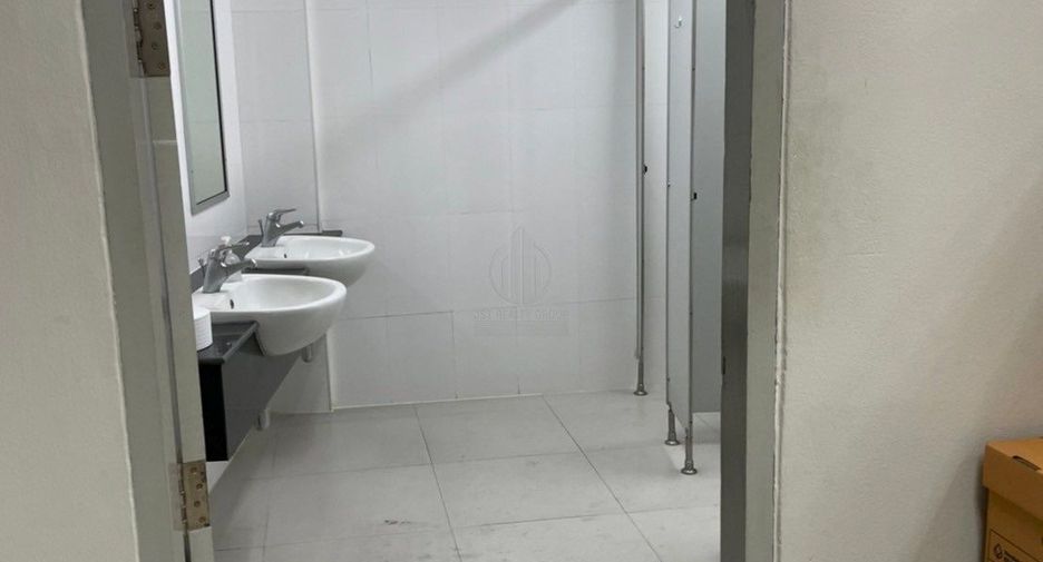 For rent 4 bedrooms retail Space in Samphanthawong, Bangkok