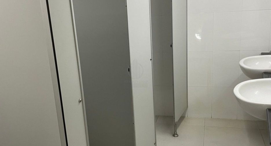 For rent 4 bedrooms retail Space in Samphanthawong, Bangkok