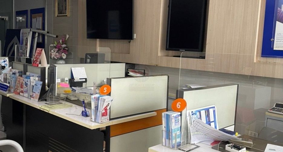 For rent 4 bedrooms retail Space in Samphanthawong, Bangkok