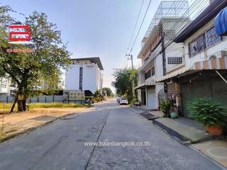 出售 5 卧室 商业空间 在 Thanyaburi, Pathum Thani