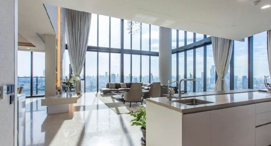For rent 4 bedrooms condo in Khlong San, Bangkok