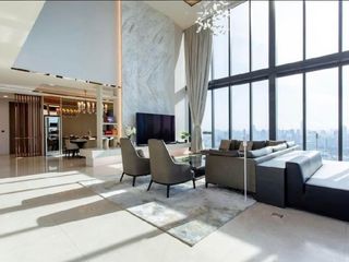 For rent 4 bedrooms condo in Khlong San, Bangkok