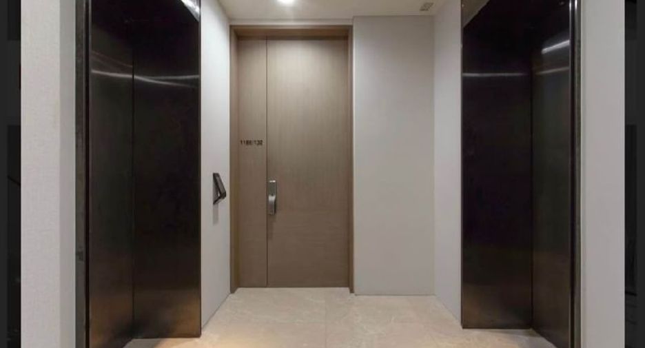For rent 4 bedrooms condo in Khlong San, Bangkok