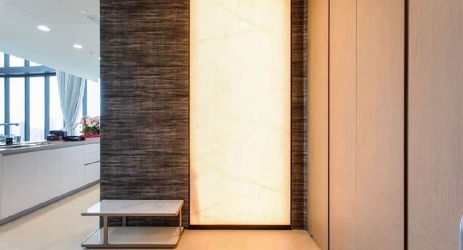 For rent 4 bedrooms condo in Khlong San, Bangkok