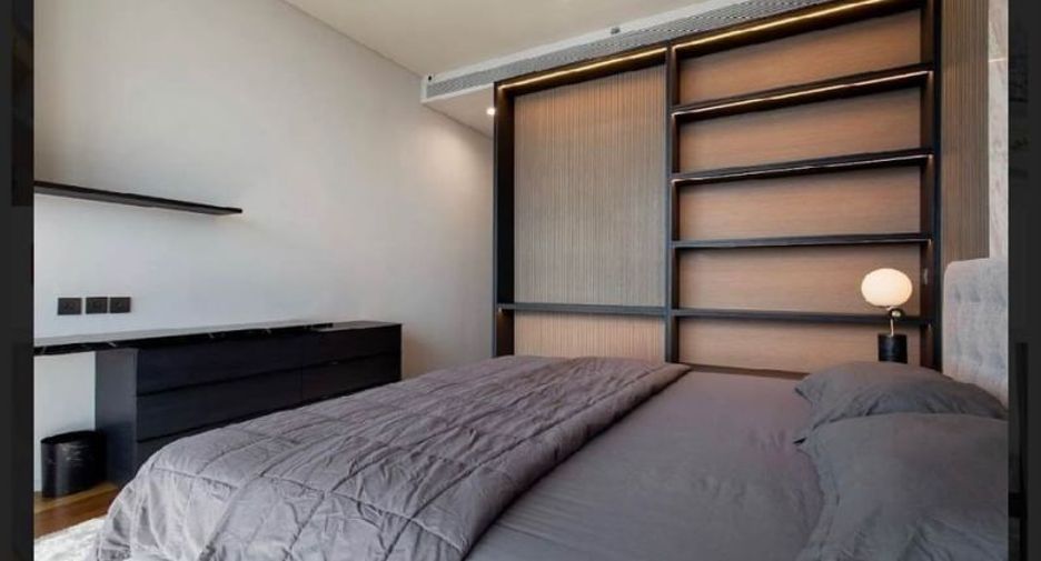 For rent 4 bedrooms condo in Khlong San, Bangkok