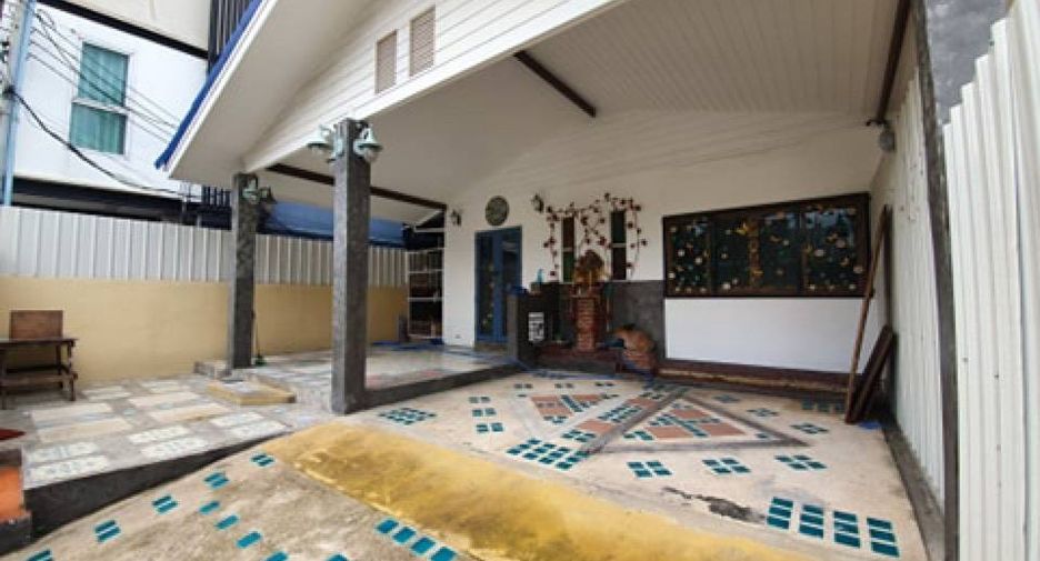 Casa en alquiler de 5 habitaciones en Huai Khwang, Bangkok