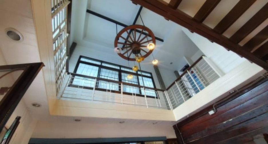 Casa en alquiler de 5 habitaciones en Huai Khwang, Bangkok
