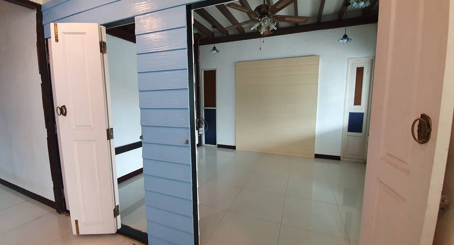 Casa en alquiler de 5 habitaciones en Huai Khwang, Bangkok
