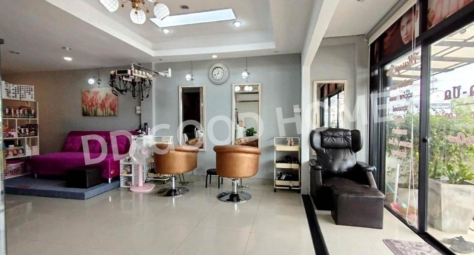 Local comercial en venta de 2 habitaciones en Lam Luk Ka, Pathum Thani