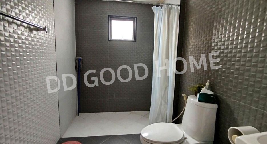 Local comercial en venta de 2 habitaciones en Lam Luk Ka, Pathum Thani