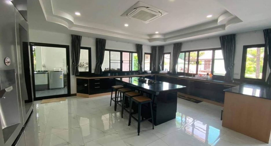 For rent そして for sale 5 Beds villa in San Sai, Chiang Mai