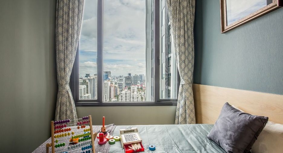 For rent 2 bedrooms condo in Khlong Toei, Bangkok