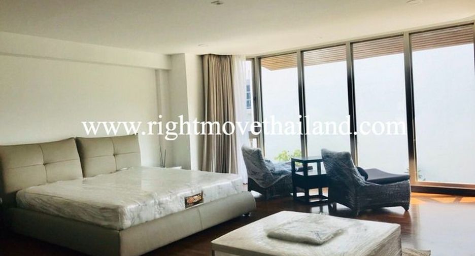 For sale 3 bedrooms townhouse in Watthana, Bangkok