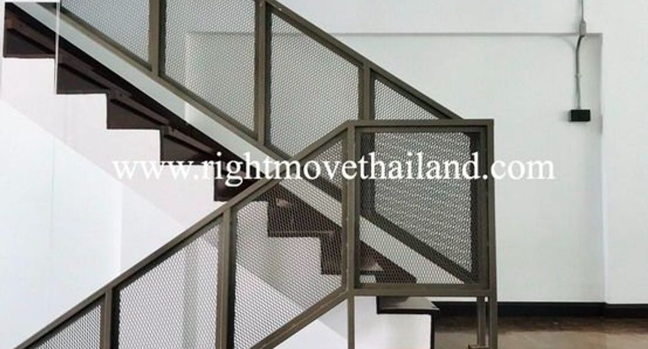 For sale 3 bedrooms townhouse in Watthana, Bangkok