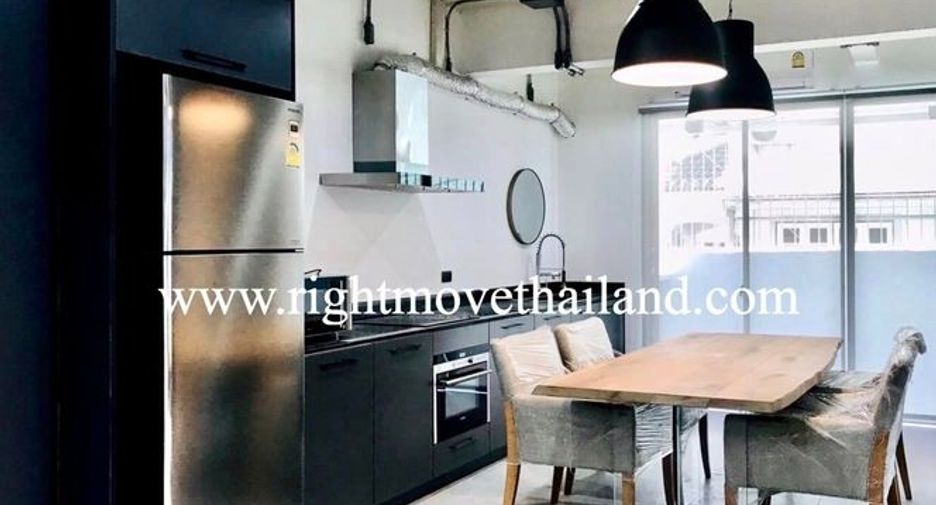 For sale 3 bedrooms townhouse in Watthana, Bangkok