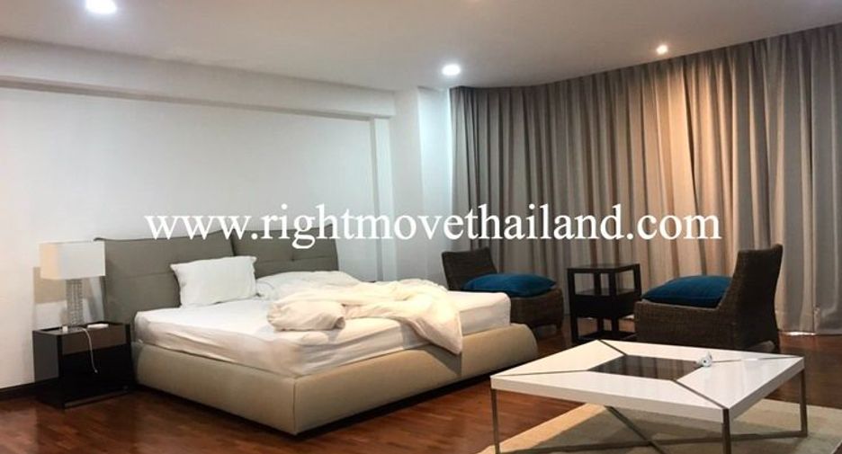 For sale 3 bedrooms townhouse in Watthana, Bangkok