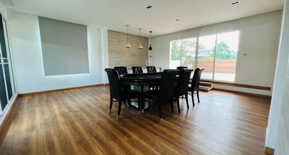 For rent and for sale 3 bedrooms townhouse in Watthana, Bangkok