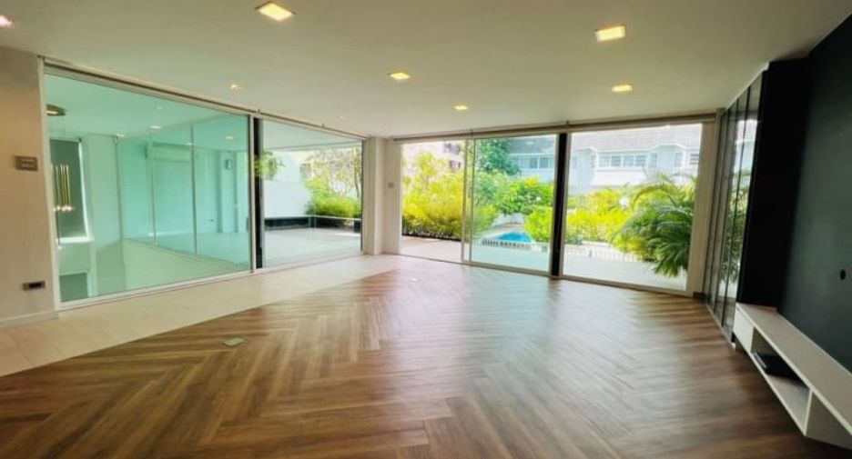 For rent and for sale 3 bedrooms townhouse in Watthana, Bangkok