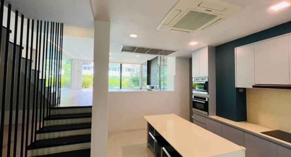 For rent and for sale 3 bedrooms townhouse in Watthana, Bangkok