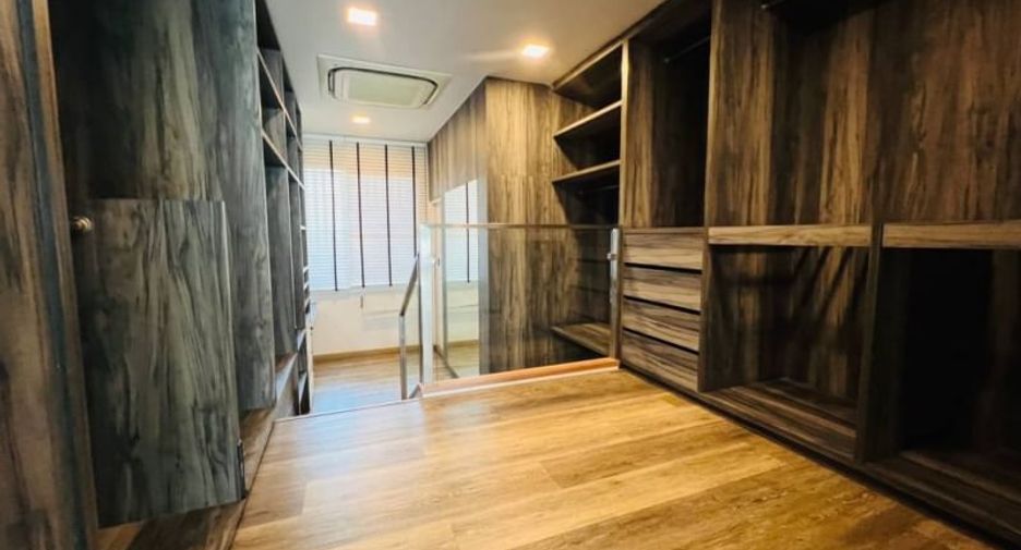 For rent and for sale 3 bedrooms townhouse in Watthana, Bangkok