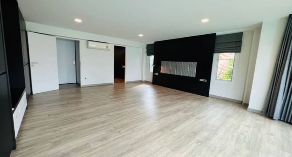 For rent and for sale 3 bedrooms townhouse in Watthana, Bangkok