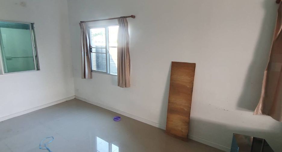 Casa adosada en venta de 3 habitaciones en Nong Chok, Bangkok