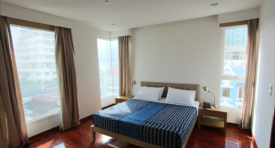 For rent 4 bedrooms condo in Sathon, Bangkok