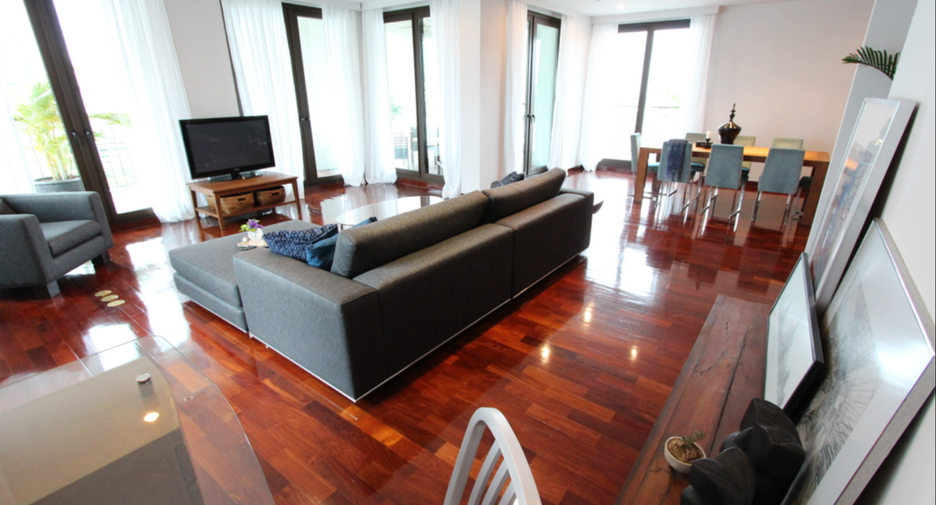 For rent 4 bedrooms condo in Sathon, Bangkok