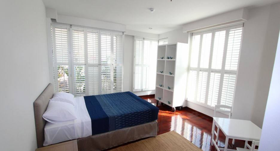For rent 4 bedrooms condo in Sathon, Bangkok