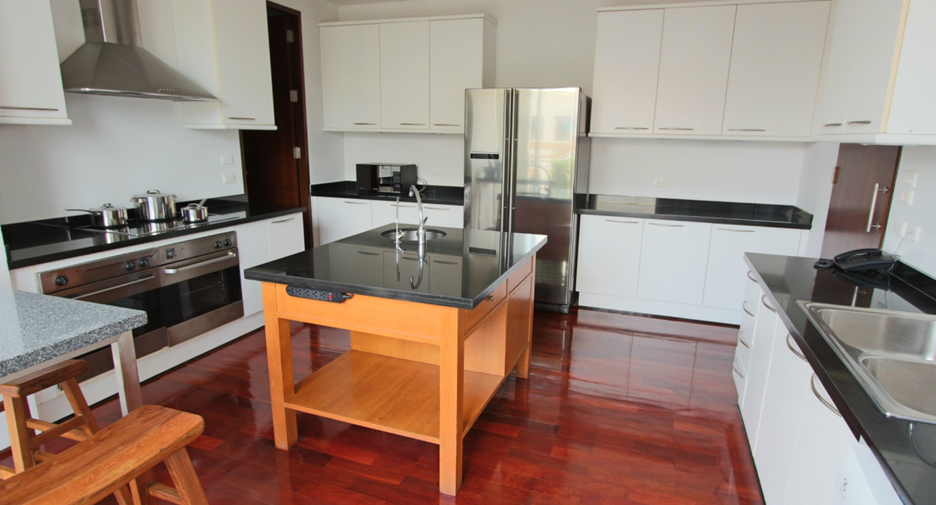 For rent 4 bedrooms condo in Sathon, Bangkok