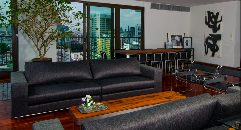 For rent 4 bedrooms condo in Sathon, Bangkok