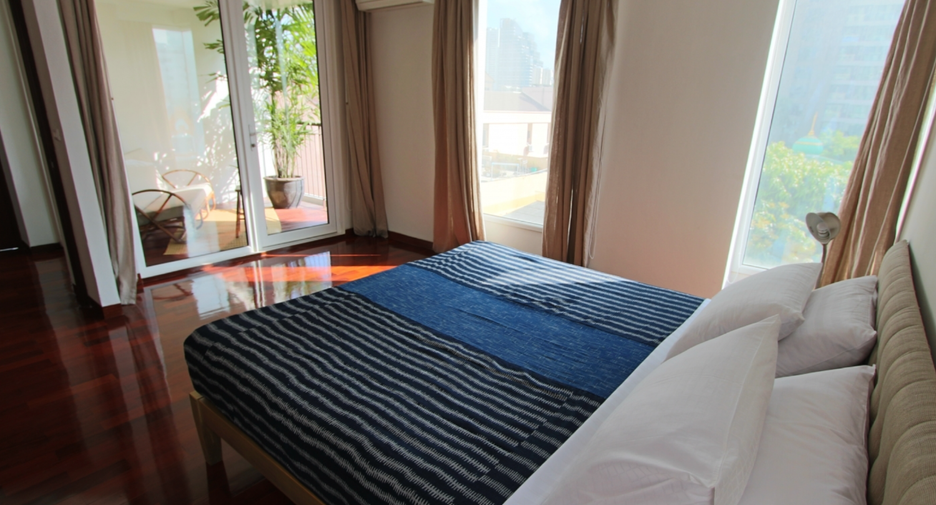 For rent 4 bedrooms condo in Sathon, Bangkok