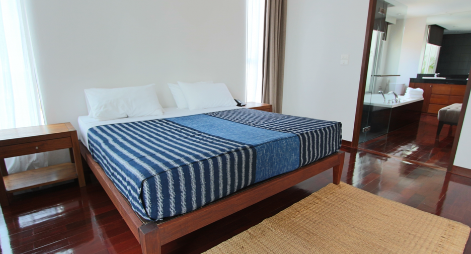 For rent 4 bedrooms condo in Sathon, Bangkok