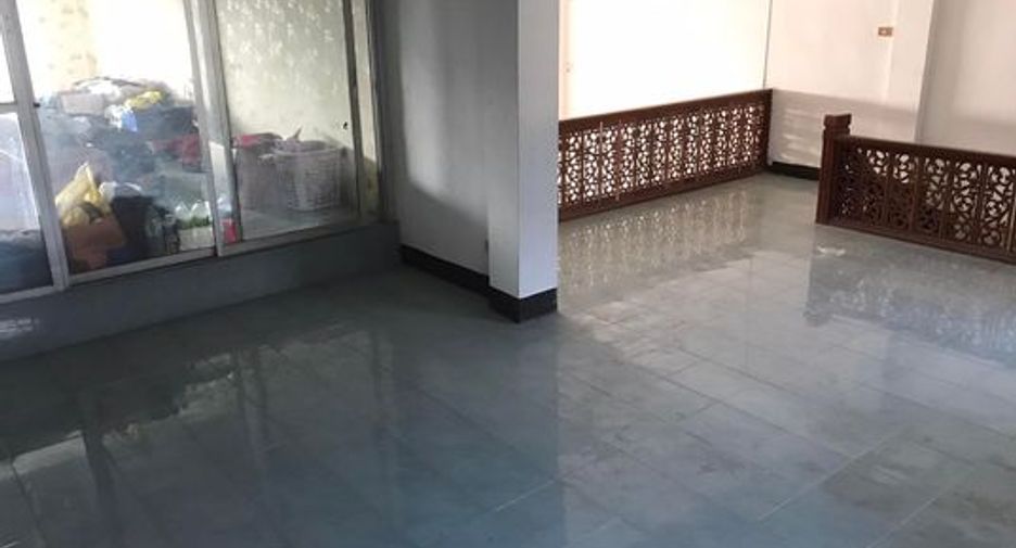 For sale 3 Beds retail Space in Ban Hong, Lamphun