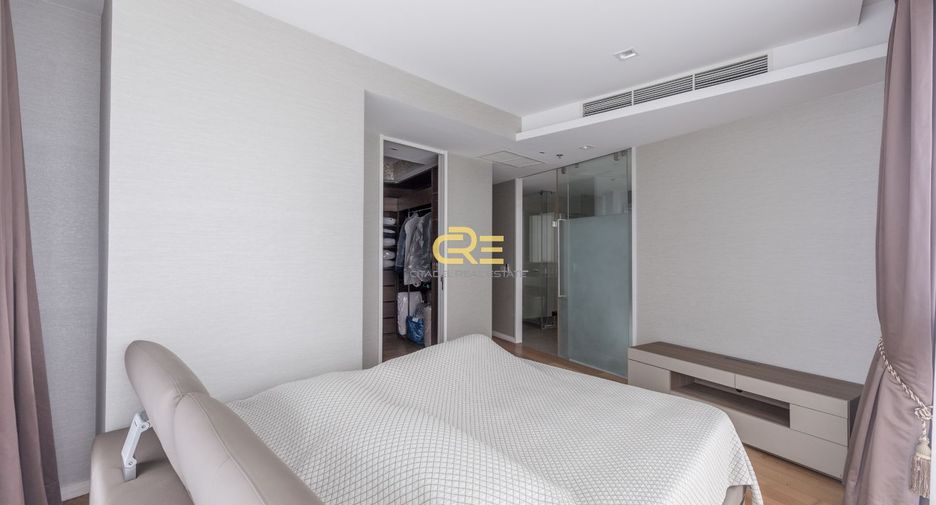 Condo en alquiler y en venta de 3 habitaciones en Sathon, Bangkok