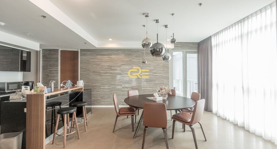 Condo en alquiler y en venta de 3 habitaciones en Sathon, Bangkok