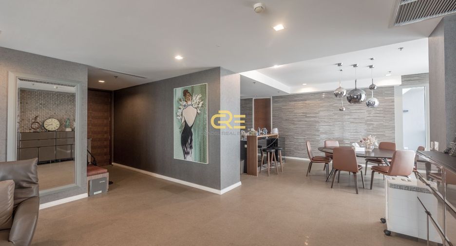 Condo en alquiler y en venta de 3 habitaciones en Sathon, Bangkok