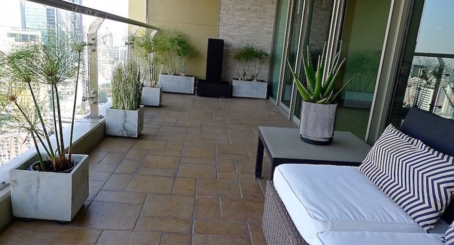 For sale 2 bedrooms apartment in Khlong Toei, Bangkok