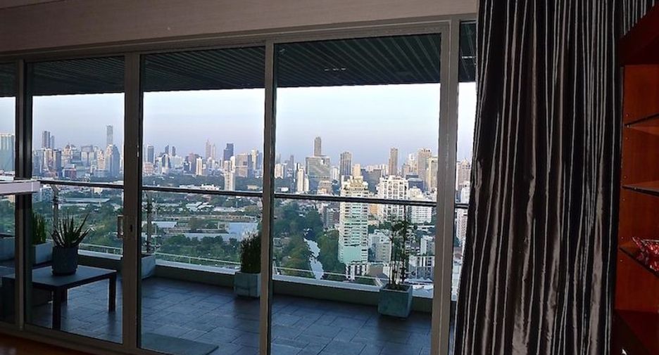 For sale 2 bedrooms apartment in Khlong Toei, Bangkok