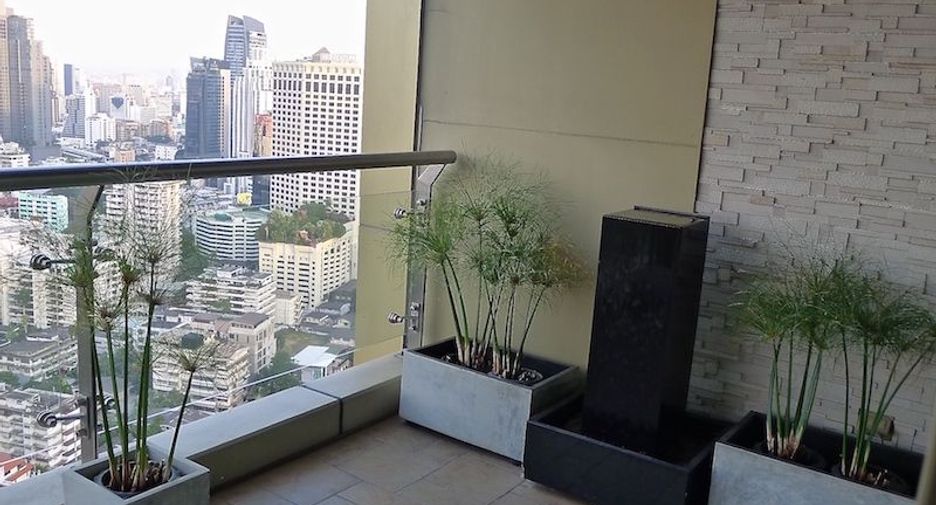For sale 2 bedrooms apartment in Khlong Toei, Bangkok