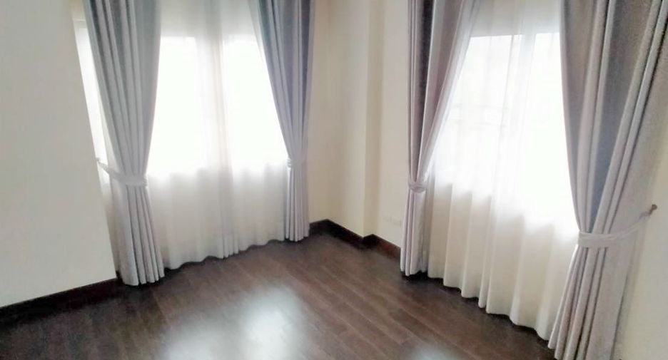 For rent 3 Beds house in San Kamphaeng, Chiang Mai