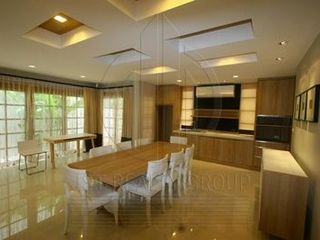 For rent 4 bedrooms house in Watthana, Bangkok