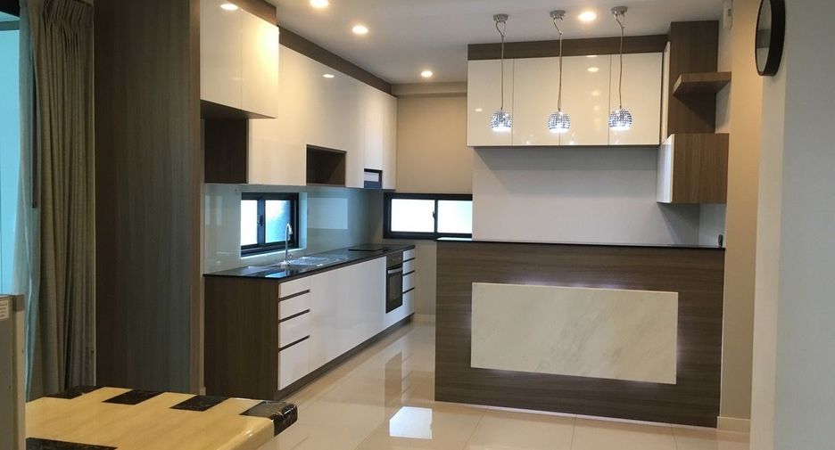 For rent and for sale 3 bedrooms house in Bang Kapi, Bangkok