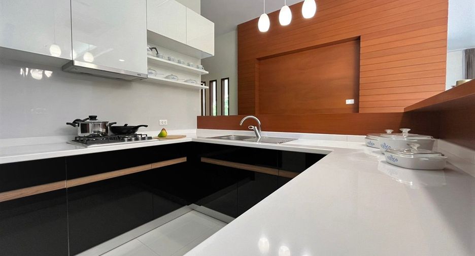 Casa en venta de 3 habitaciones en San Kamphaeng, Chiang Mai