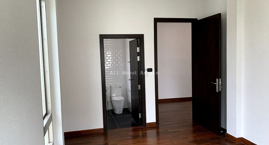 For sale 4 bedrooms house in Pak Kret, Nonthaburi