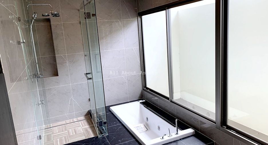 For sale 4 bedrooms house in Pak Kret, Nonthaburi