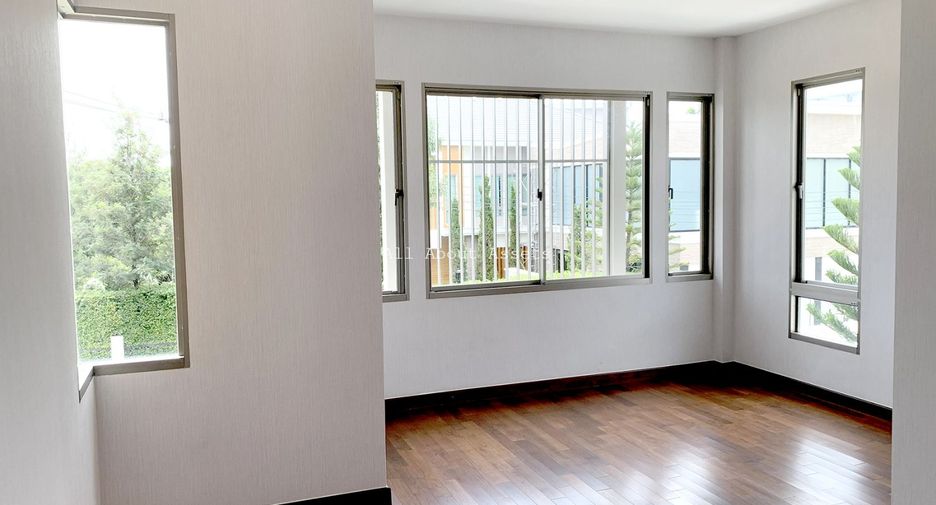 For sale 4 bedrooms house in Pak Kret, Nonthaburi