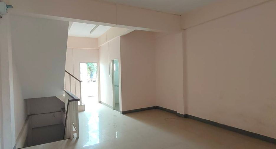 For sale 4 bed retail Space in Sattahip, Pattaya