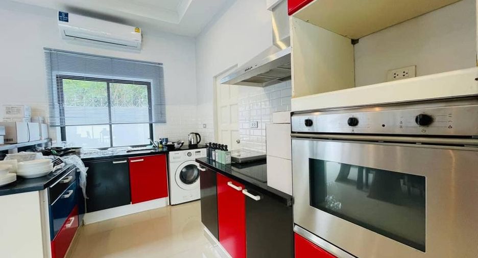 For rent 6 bedrooms villa in Bang Lamung, Chonburi