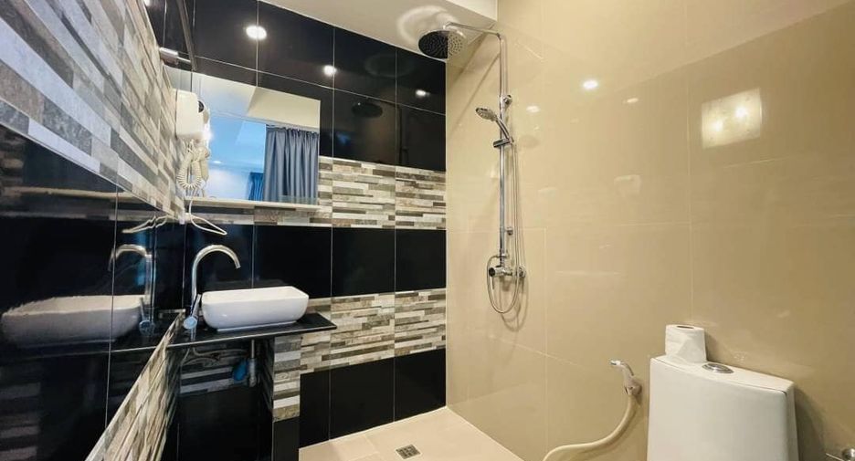 For rent 6 bedrooms villa in Bang Lamung, Chonburi